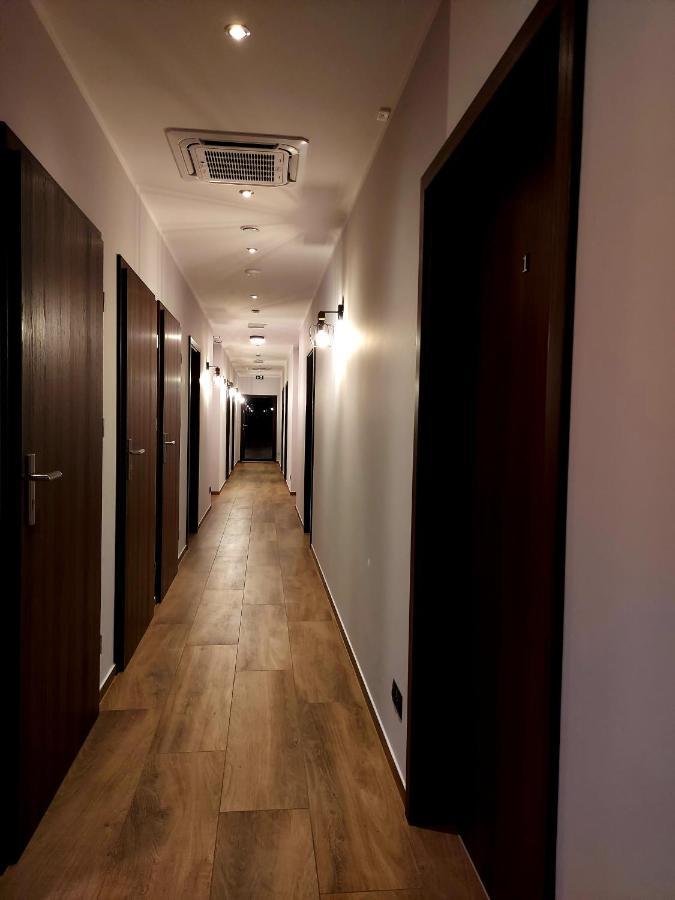 Pensjonat I Restauracja Hubertowka Milicz Esterno foto